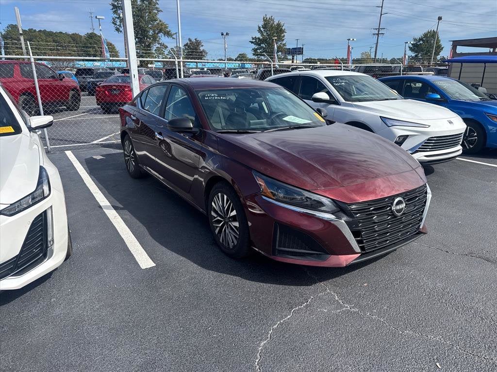 2025 Nissan Altima SV 4dr Car Slide 0