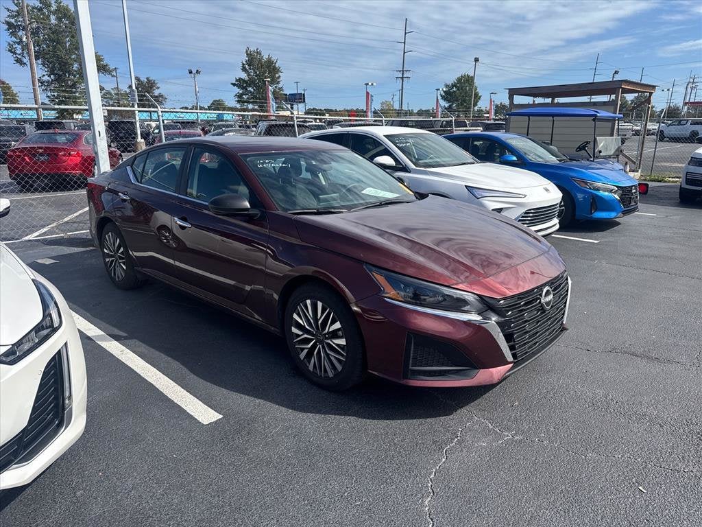 2025 Nissan Altima SV 4dr Car Slide 1