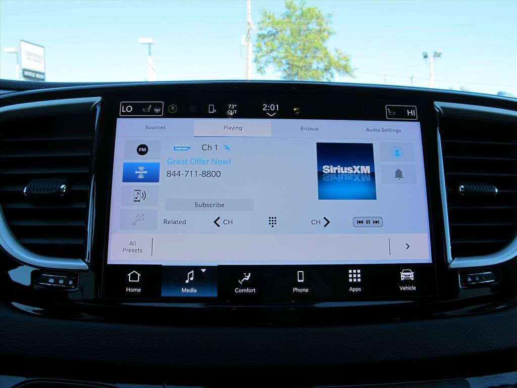 2024 Chrysler Pacifica TOURING L Minivan Slide 10