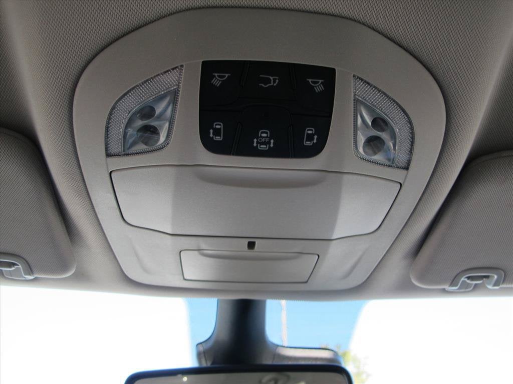 2024 Chrysler Pacifica TOURING L Minivan Slide 13
