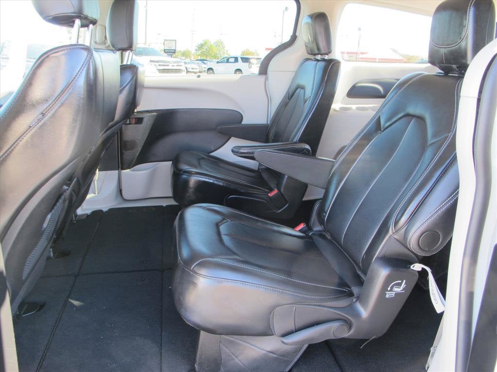 2024 Chrysler Pacifica TOURING L Minivan Slide 15