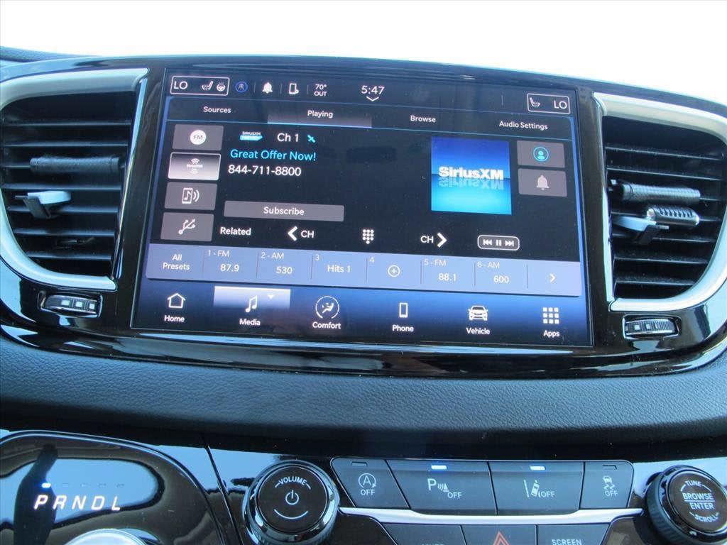 2024 Chrysler Pacifica TOURING L Minivan Slide 10