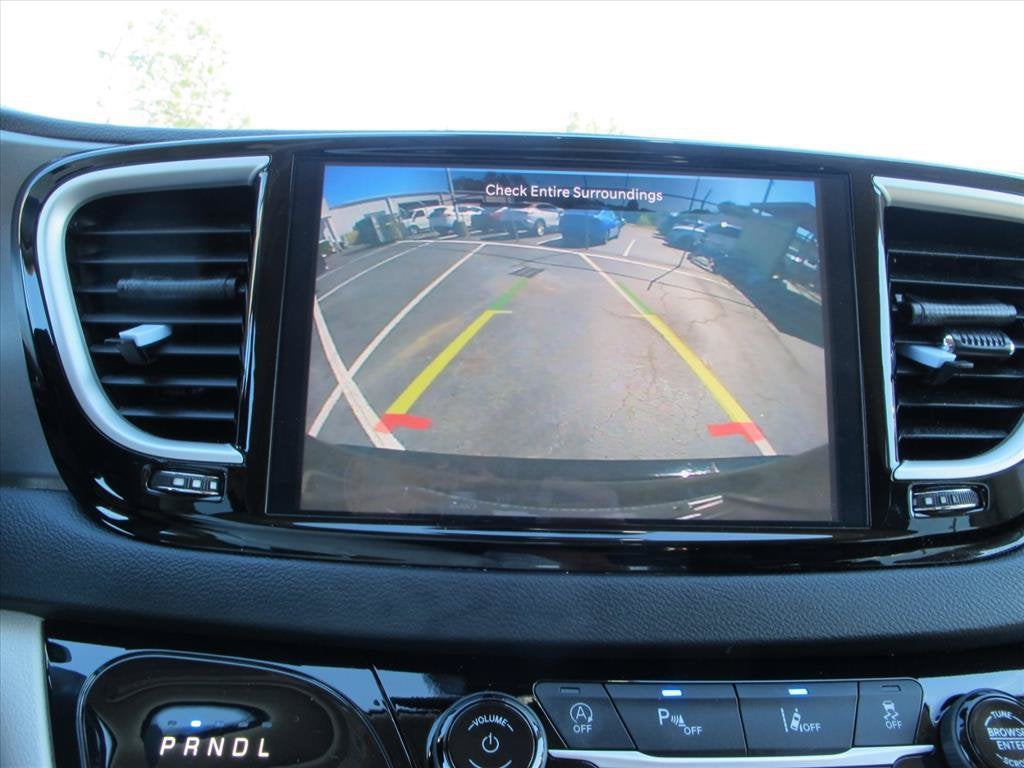2024 Chrysler Pacifica TOURING L Minivan Slide 11