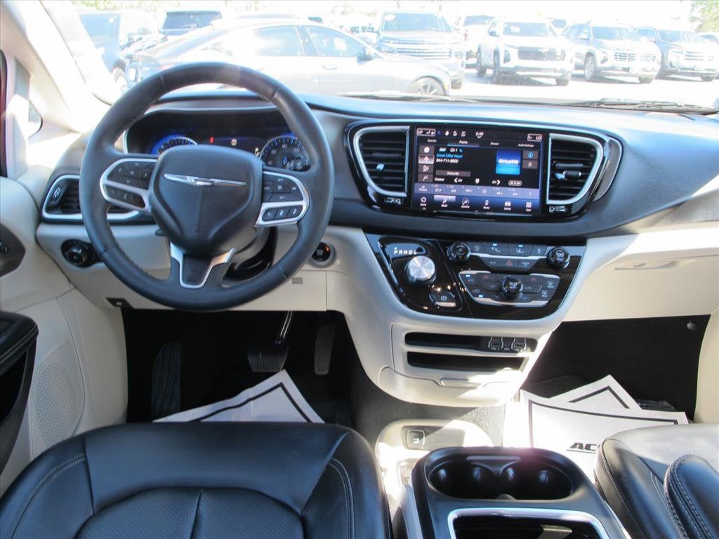 2024 Chrysler Pacifica TOURING L Minivan Slide 14