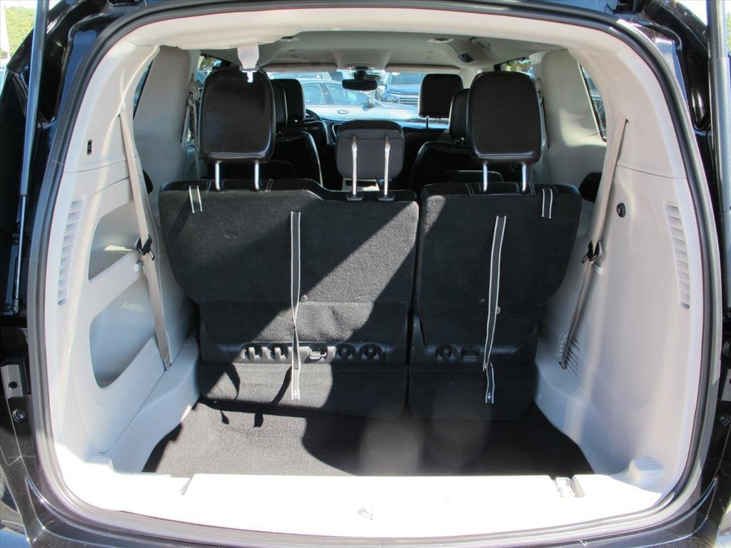 2024 Chrysler Pacifica TOURING L Minivan Slide 16