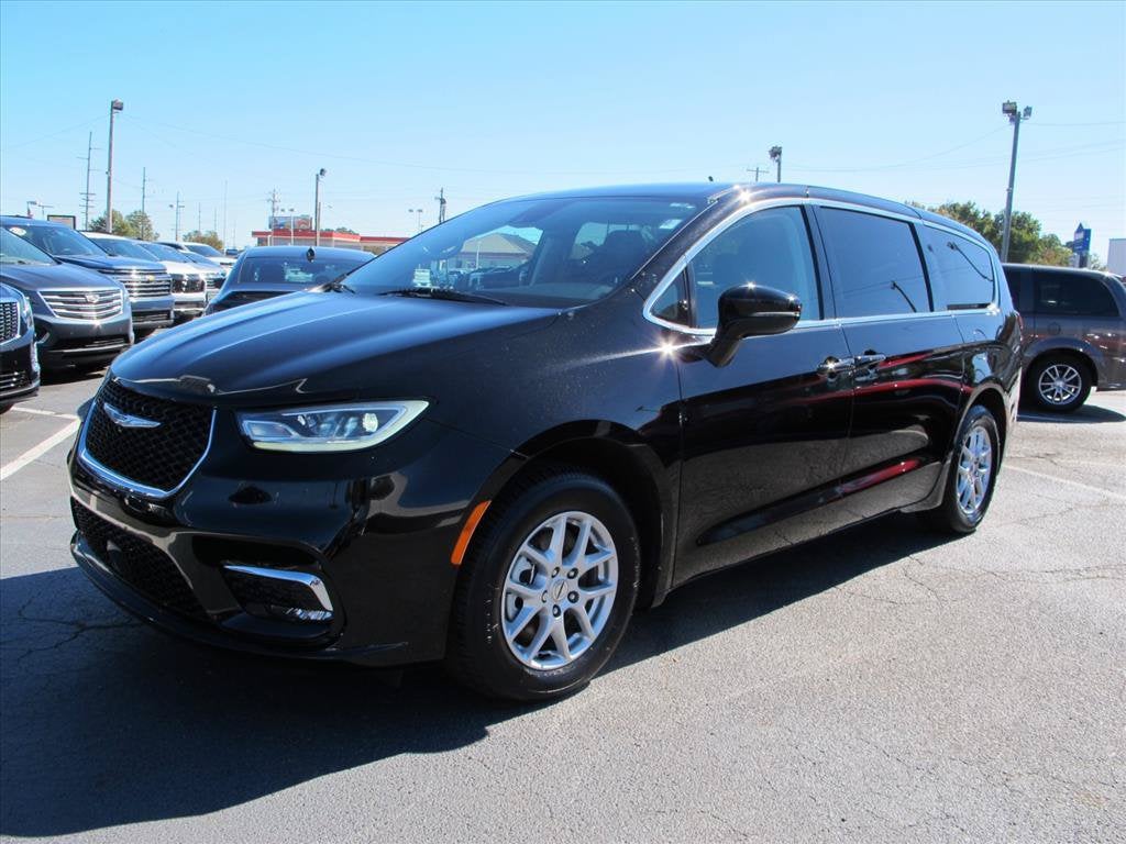 2024 Chrysler Pacifica TOURING L Minivan Slide 7