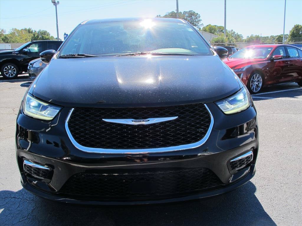 2024 Chrysler Pacifica TOURING L Minivan Slide 8