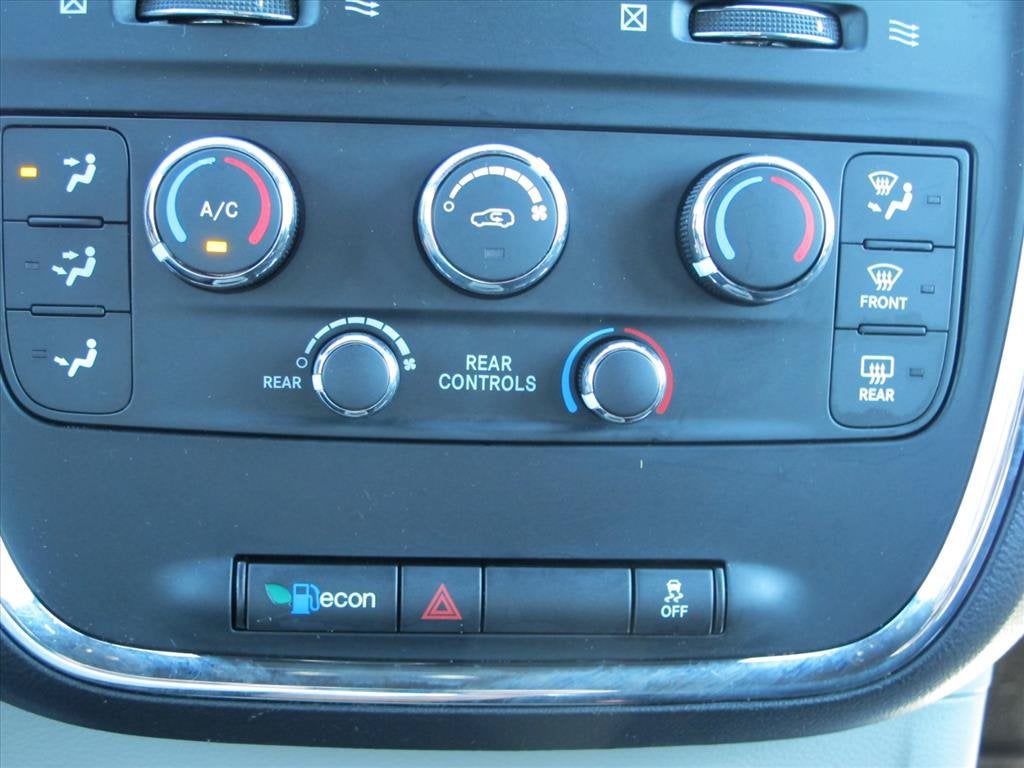 2017 Dodge Grand Caravan SE PLUS Minivan Slide 11