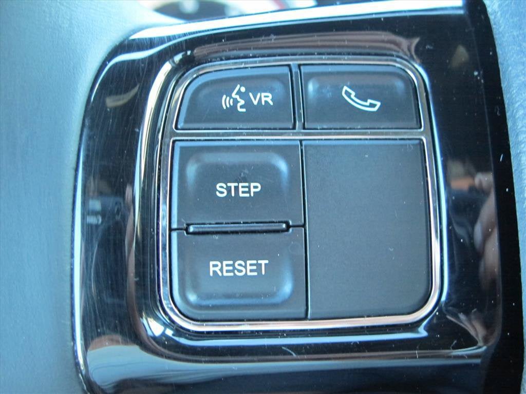 2017 Dodge Grand Caravan SE PLUS Minivan Slide 12