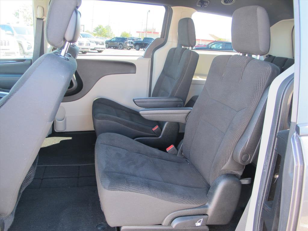 2017 Dodge Grand Caravan SE PLUS Minivan Slide 15