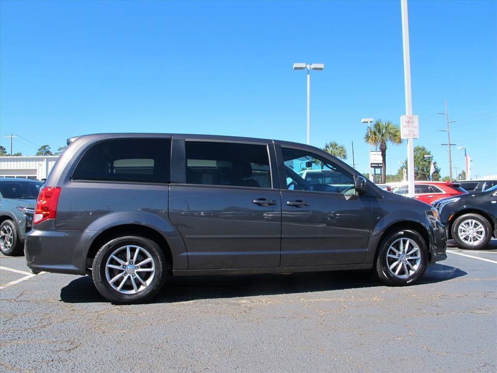2017 Dodge Grand Caravan SE PLUS Minivan Slide 1