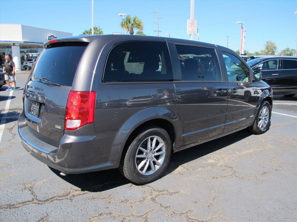 2017 Dodge Grand Caravan SE PLUS Minivan Slide 2
