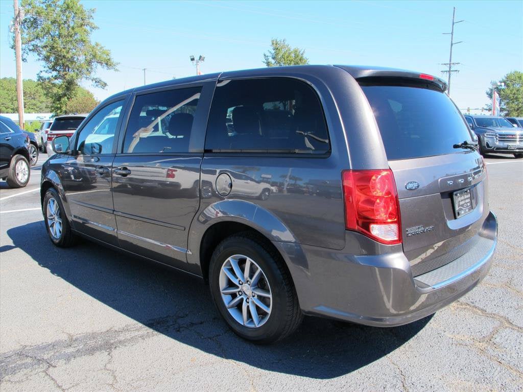 2017 Dodge Grand Caravan SE PLUS Minivan Slide 4
