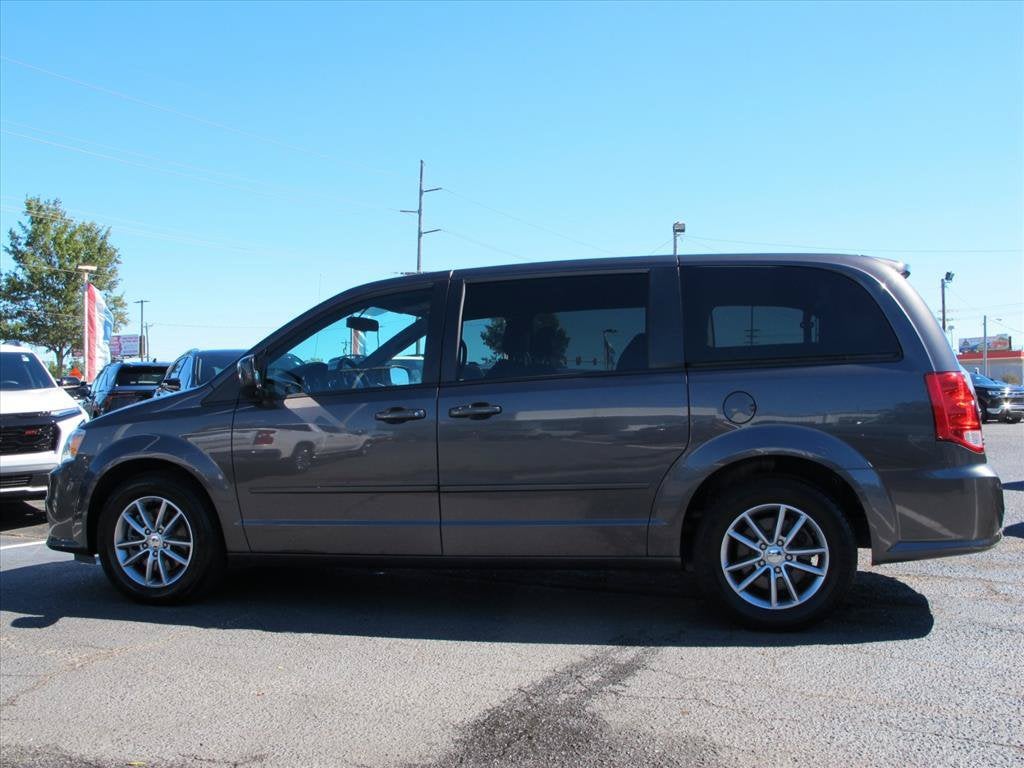 2017 Dodge Grand Caravan SE PLUS Minivan Slide 5