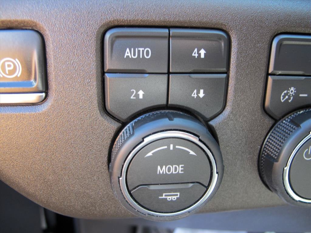 2026 Chevrolet Silverado 1500 LT Crew Cab Pickup Slide 10