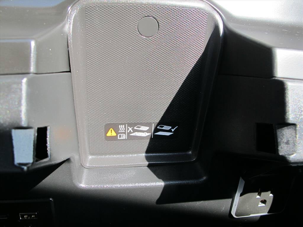 2026 Chevrolet Silverado 1500 LT Crew Cab Pickup Slide 11