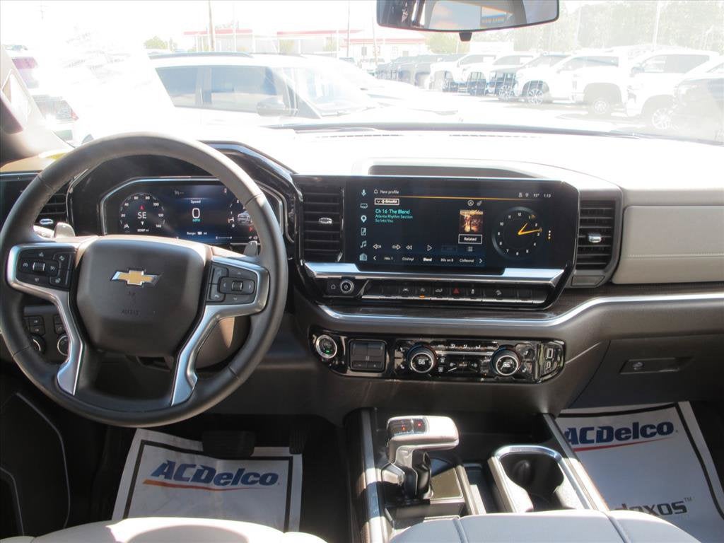 2026 Chevrolet Silverado 1500 LT Crew Cab Pickup Slide 14
