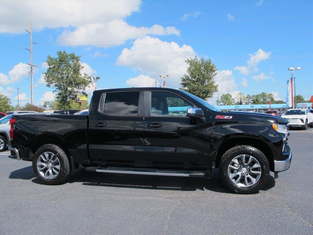 2026 Chevrolet Silverado 1500 LT Crew Cab Pickup Slide 1