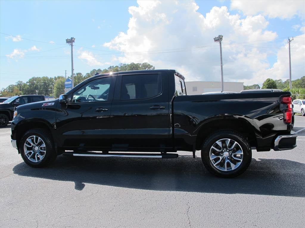 2026 Chevrolet Silverado 1500 LT Crew Cab Pickup Slide 5