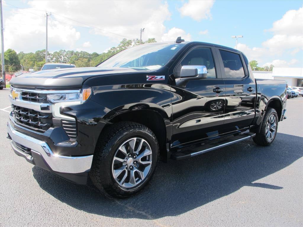 2026 Chevrolet Silverado 1500 LT Crew Cab Pickup Slide 7