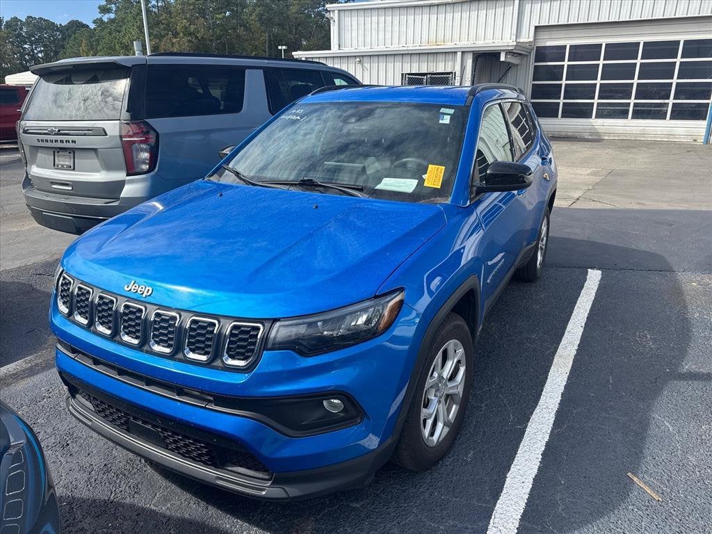 2024 Jeep Compass LATITUDE SUV Slide 1