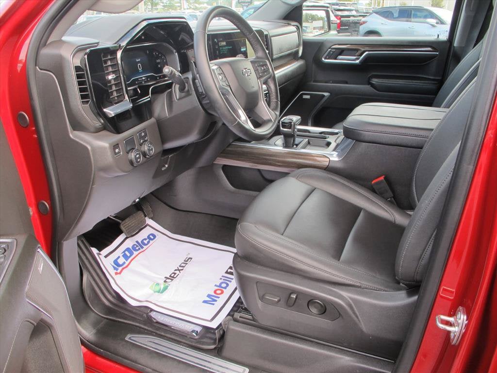 2024 Chevrolet Silverado 1500 RST Crew Cab Pickup Slide 9