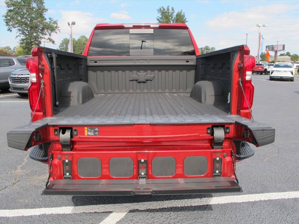 2024 Chevrolet Silverado 1500 RST Crew Cab Pickup Slide 16