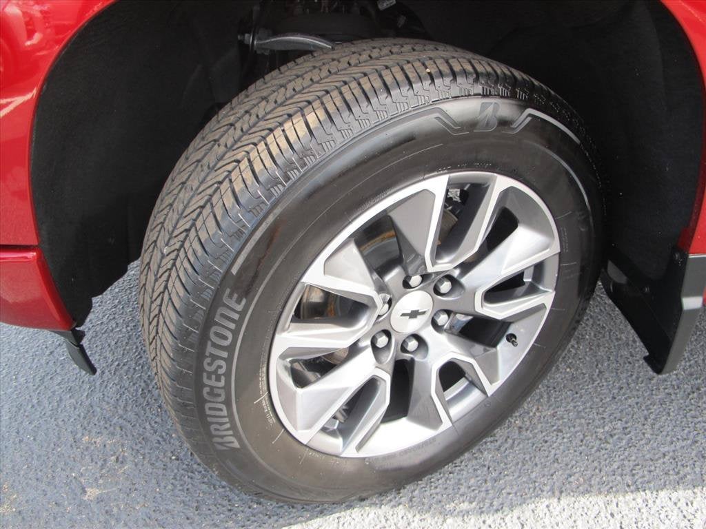 2024 Chevrolet Silverado 1500 RST Crew Cab Pickup Slide 17
