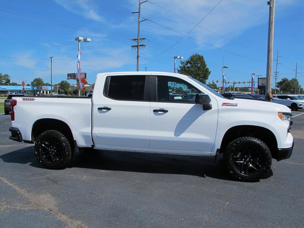 2023 Chevrolet Silverado 1500 LT TRAIL BOSS Crew Cab Pickup Slide 1