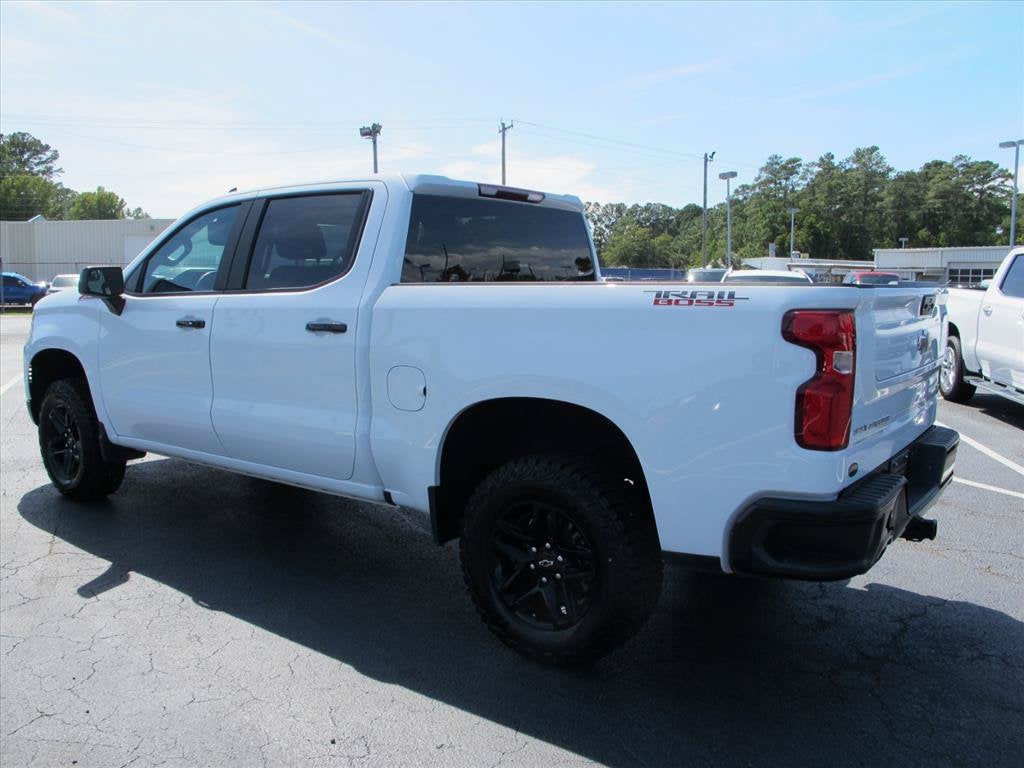 2023 Chevrolet Silverado 1500 LT TRAIL BOSS Crew Cab Pickup Slide 4