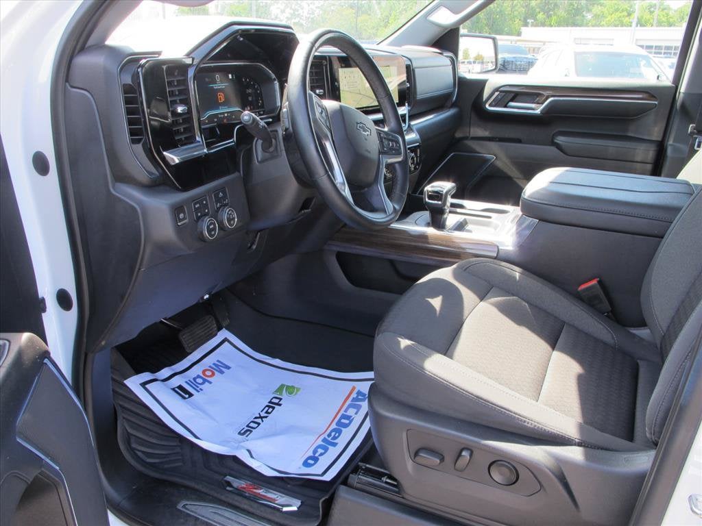 2023 Chevrolet Silverado 1500 LT TRAIL BOSS Crew Cab Pickup Slide 8
