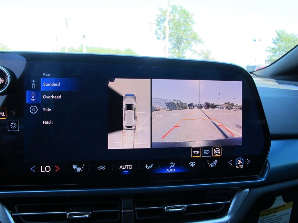 2024 Chevrolet Equinox EV 2LT SUV Slide 10