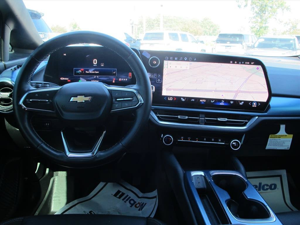 2024 Chevrolet Equinox EV 2LT SUV Slide 14