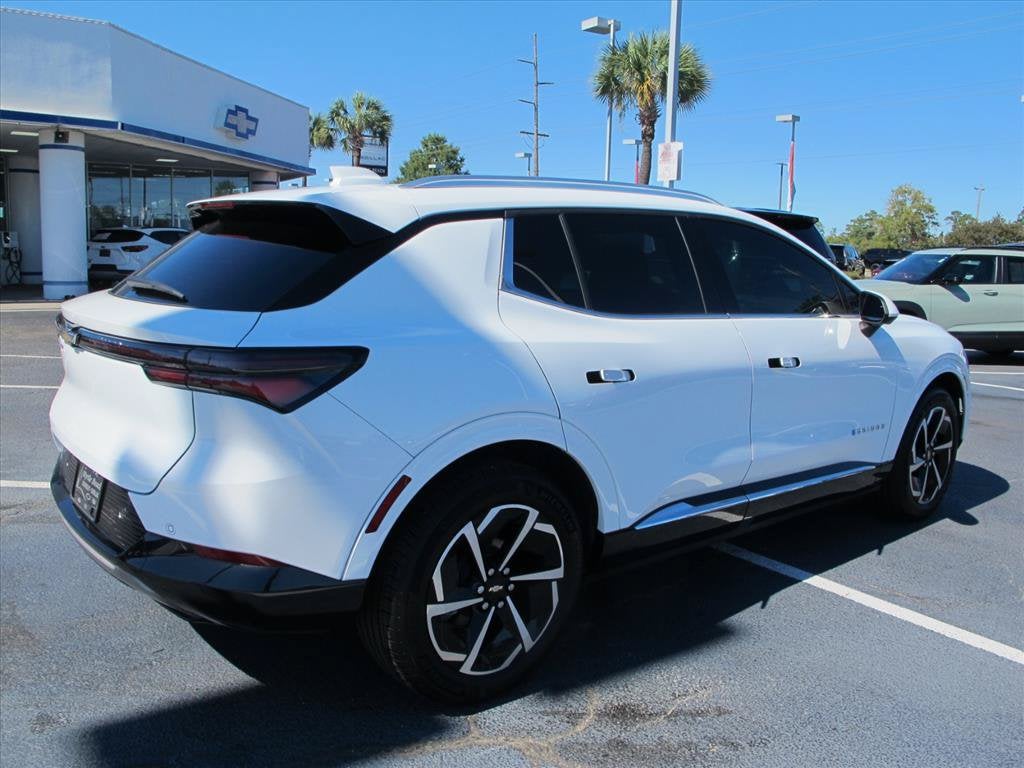 2024 Chevrolet Equinox EV 2LT SUV Slide 2
