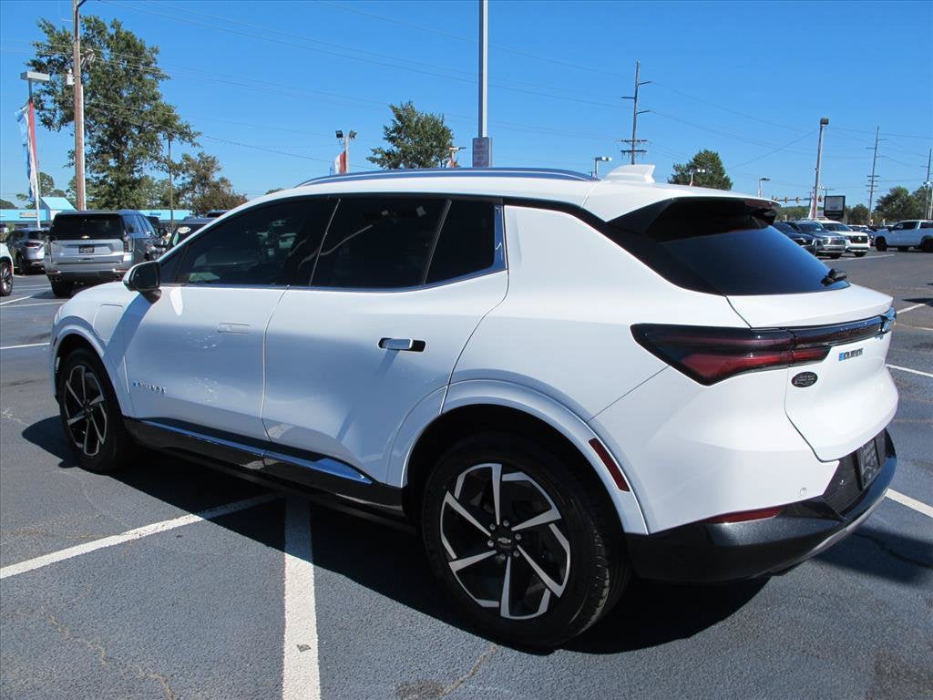 2024 Chevrolet Equinox EV 2LT SUV Slide 4