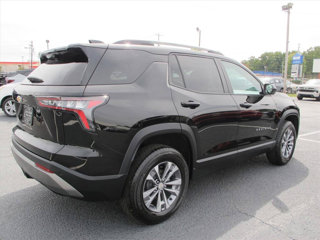2025 Chevrolet Equinox LT SUV Slide 2
