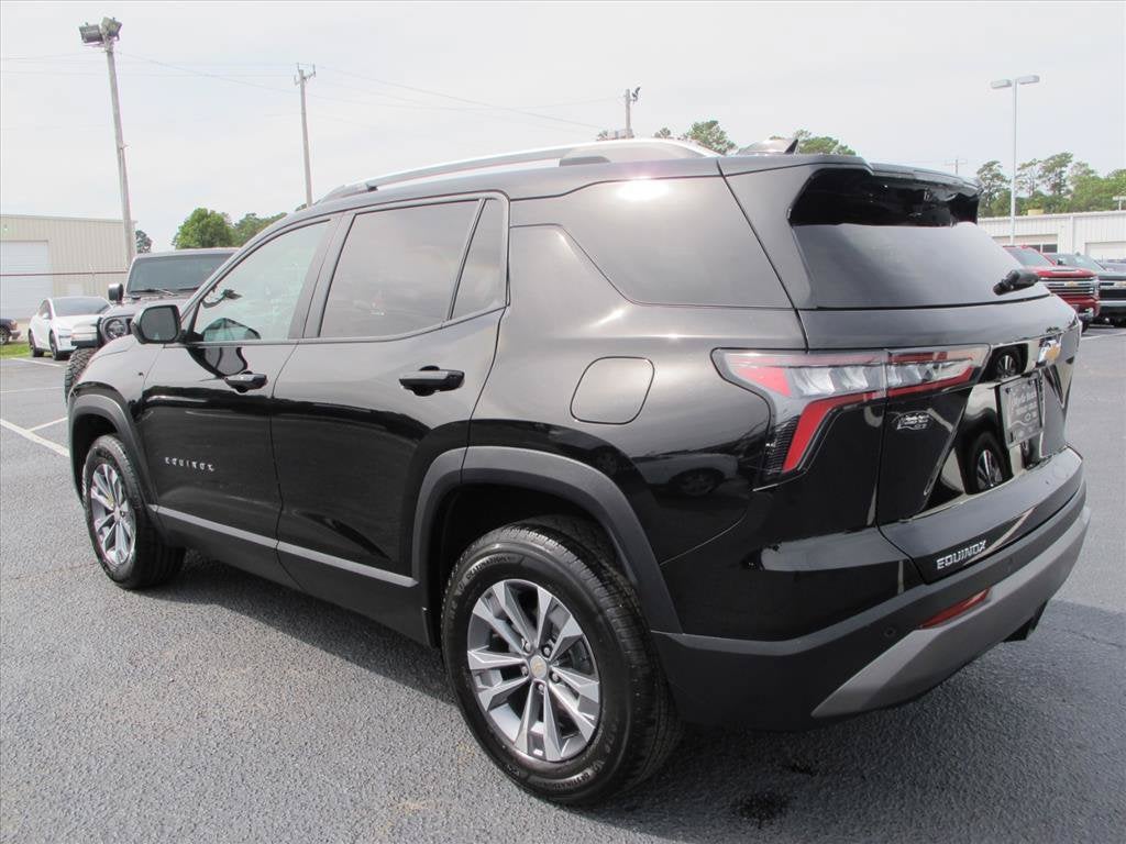 2025 Chevrolet Equinox LT SUV Slide 4