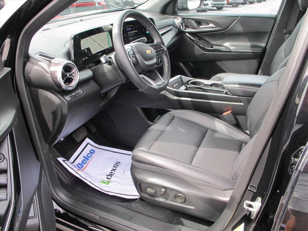 2025 Chevrolet Equinox LT SUV Slide 8
