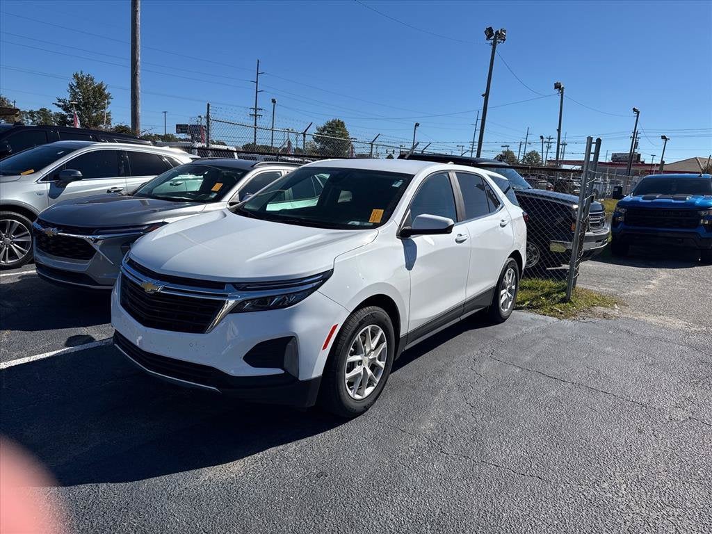 2024 Chevrolet Equinox LT SUV Slide 1