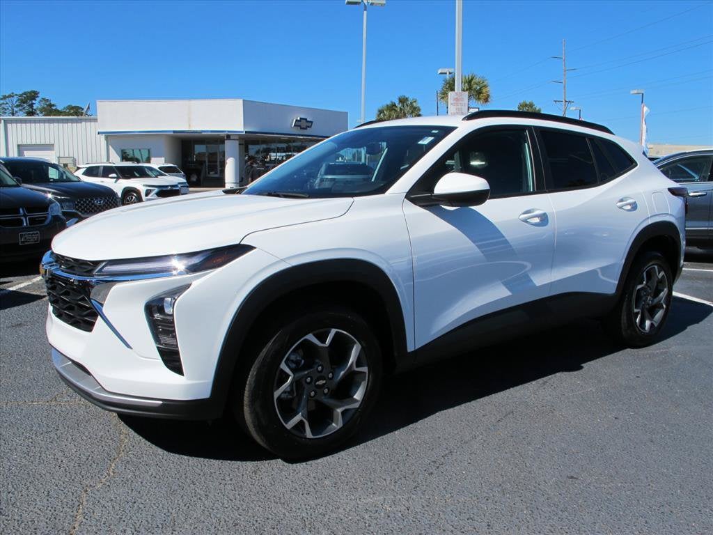 2025 Chevrolet Trax LT SUV Slide 7