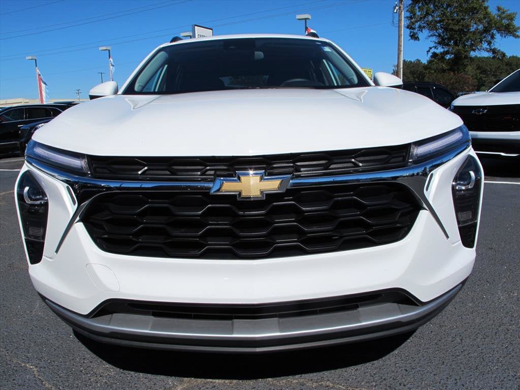 2025 Chevrolet Trax LT SUV Slide 8