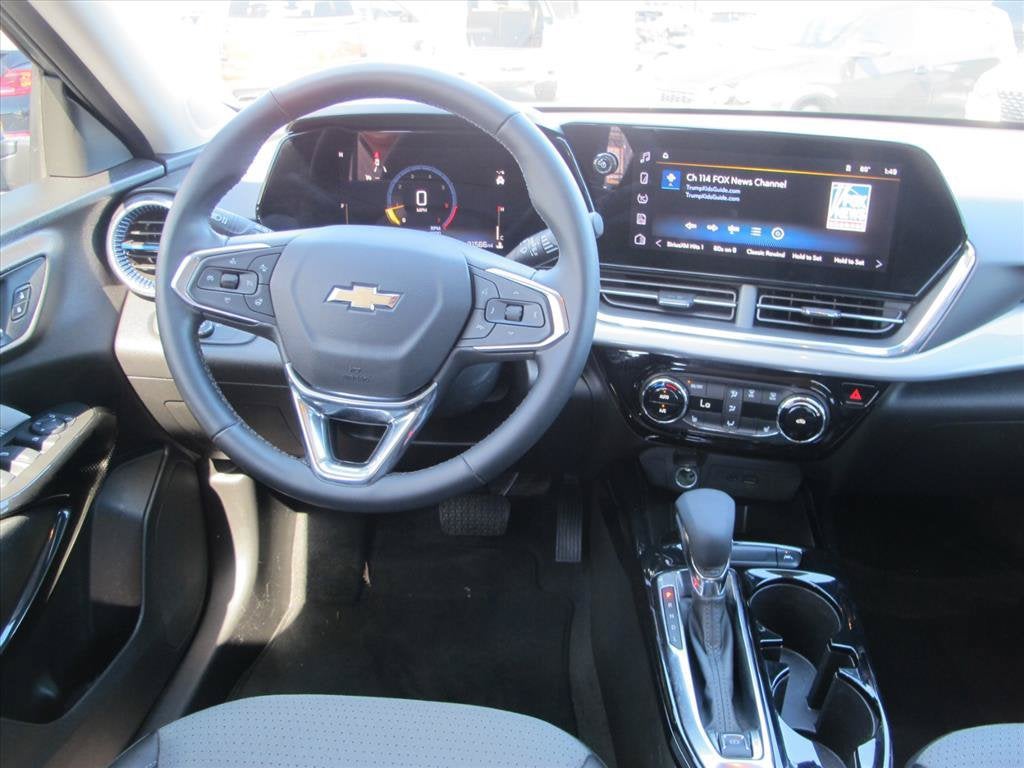 2025 Chevrolet Trax LT SUV Slide 14