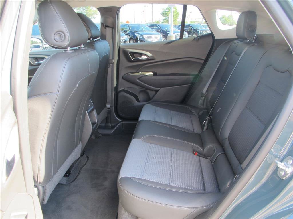 2025 Chevrolet Trax LT SUV Slide 15