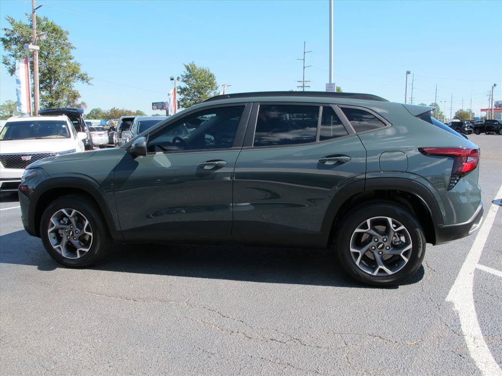 2025 Chevrolet Trax LT SUV Slide 5