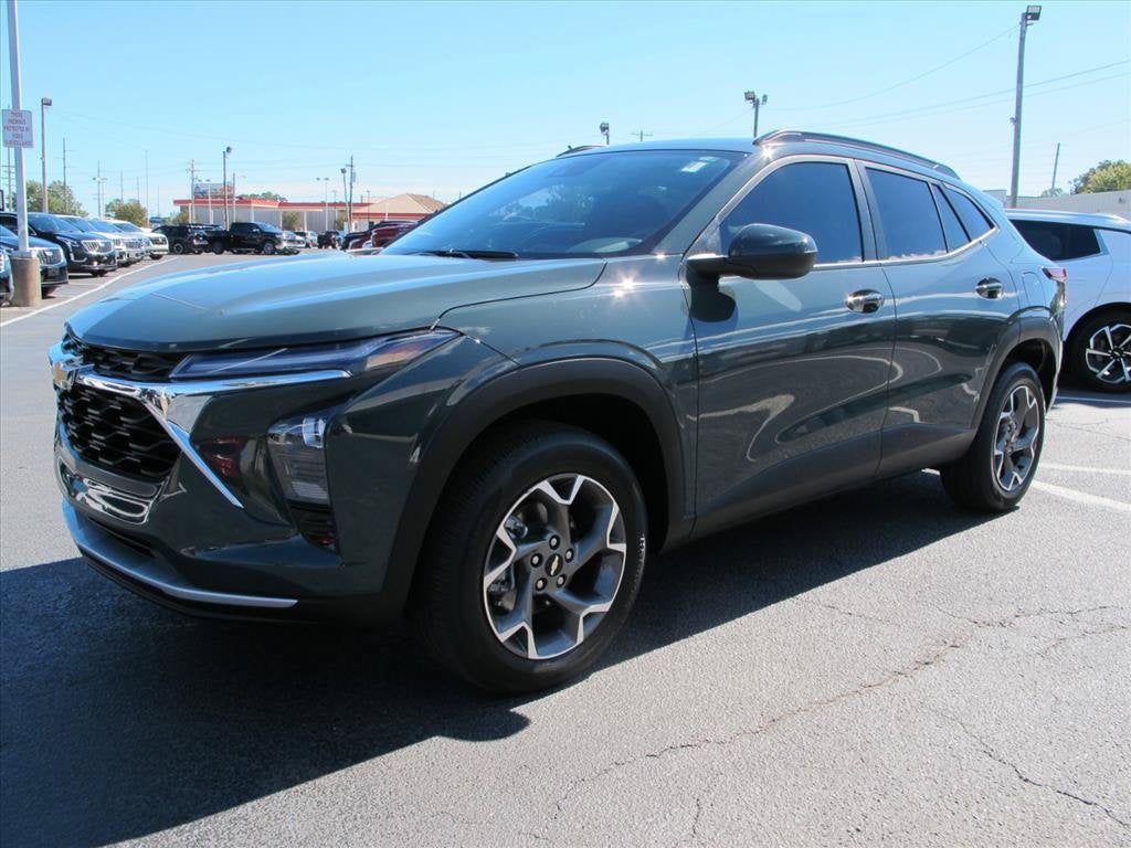 2025 Chevrolet Trax LT SUV Slide 7