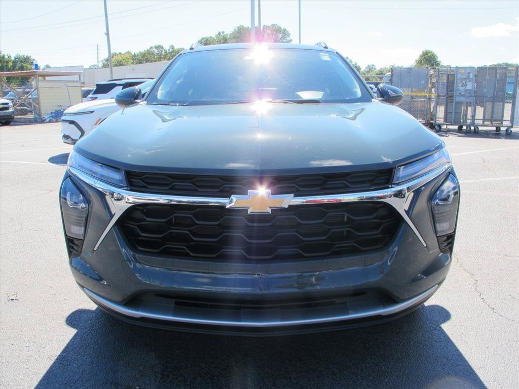 2025 Chevrolet Trax LT SUV Slide 8