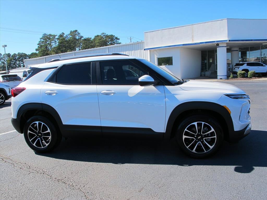 2024 Chevrolet Trailblazer LT SUV Slide 1