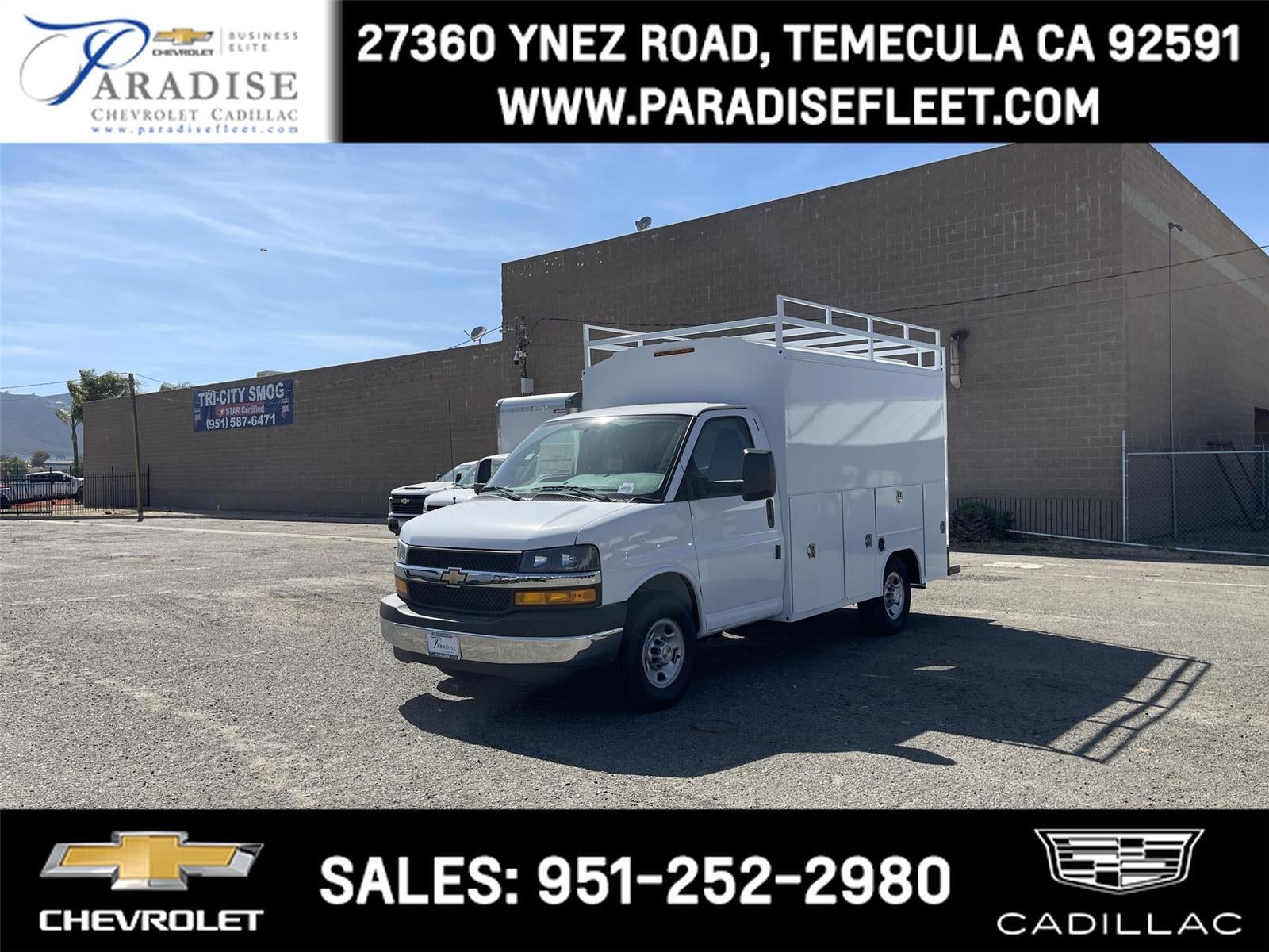 Summit White 2026 Chevrolet Express Chassis Van Rear-Wheel Drive Automatic