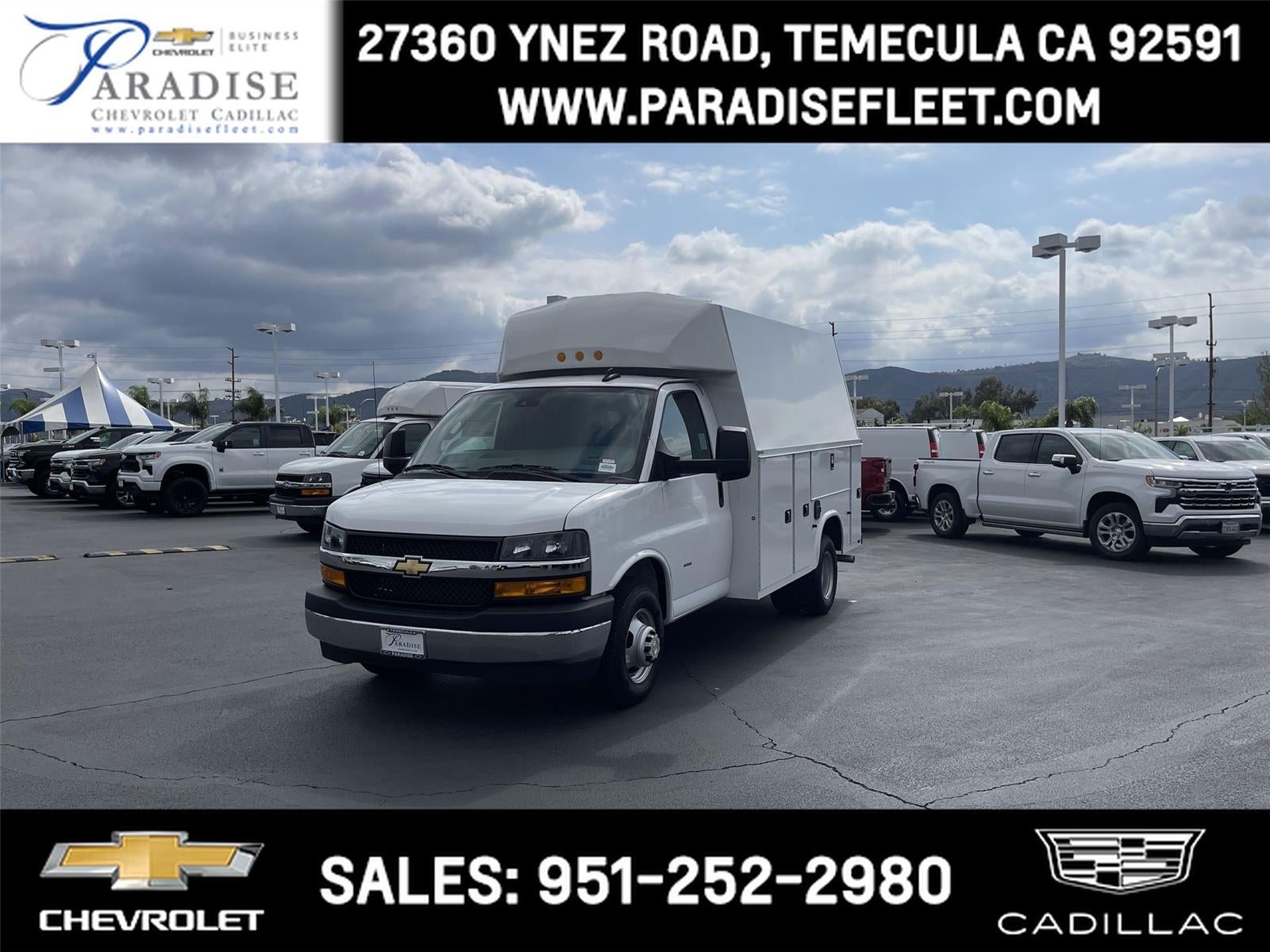 Summit White 2025 Chevrolet Express Chassis Van Rear-Wheel Drive Automatic