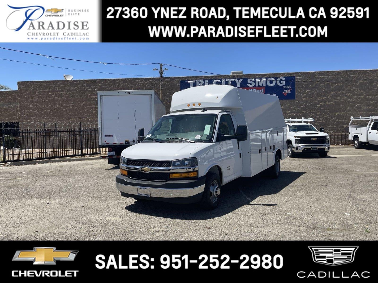 Summit White 2026 Chevrolet Express Chassis Van Rear-Wheel Drive Automatic